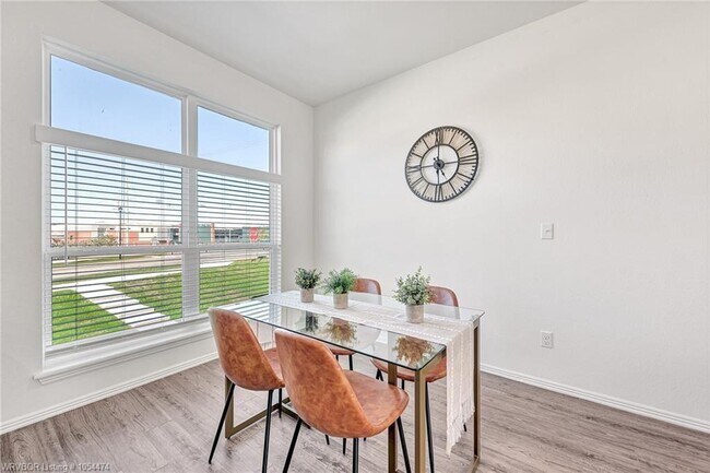 Foto del edificio - 1788 S Razorback Rd