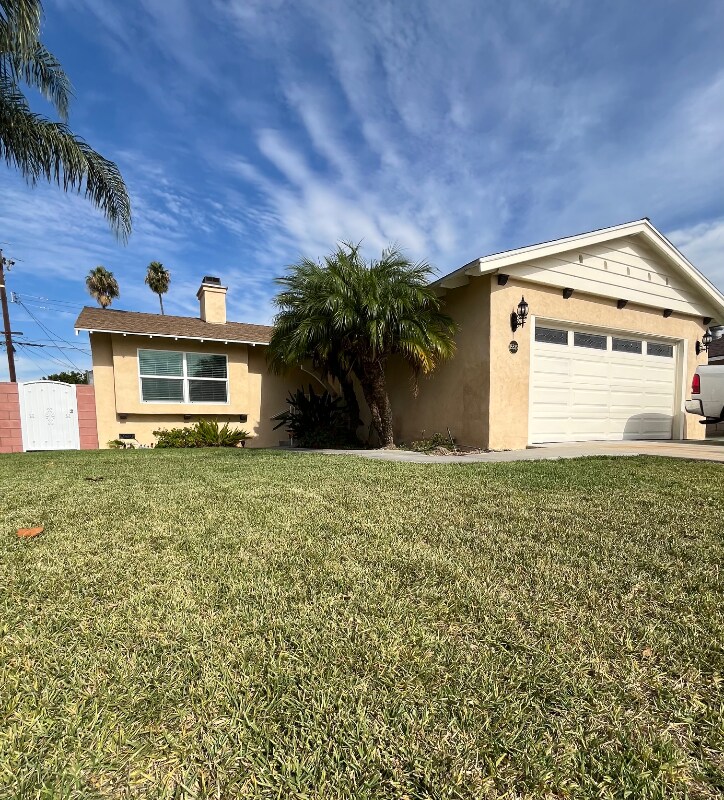 Foto principal - 15535 Saranac Dr