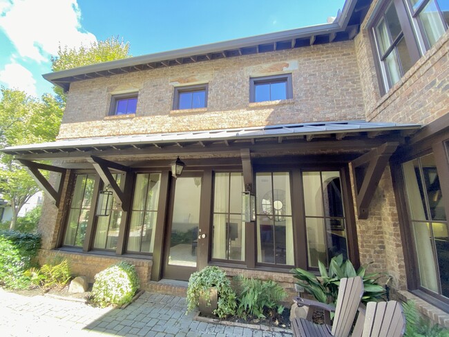 Building Photo - 975 N Ormewood Park Dr SE