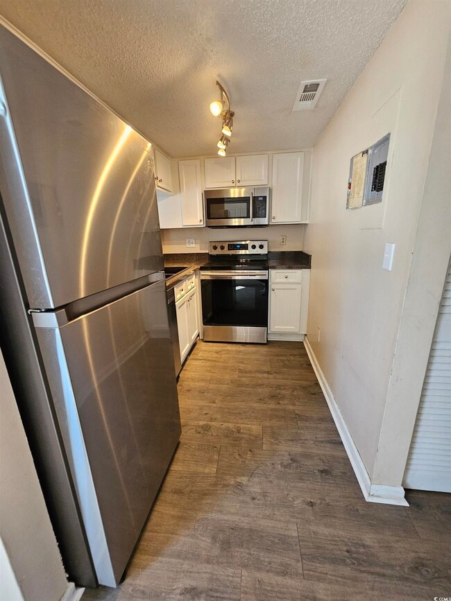 Building Photo - 3193 Bells Lk Cir