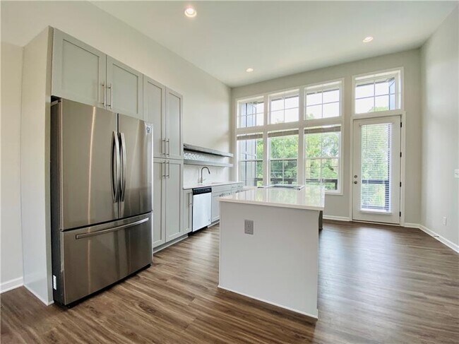Building Photo - 910 Fernleaf Ct NW