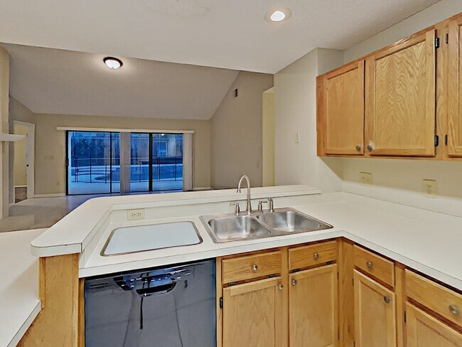 Building Photo - 677 Starstone Dr