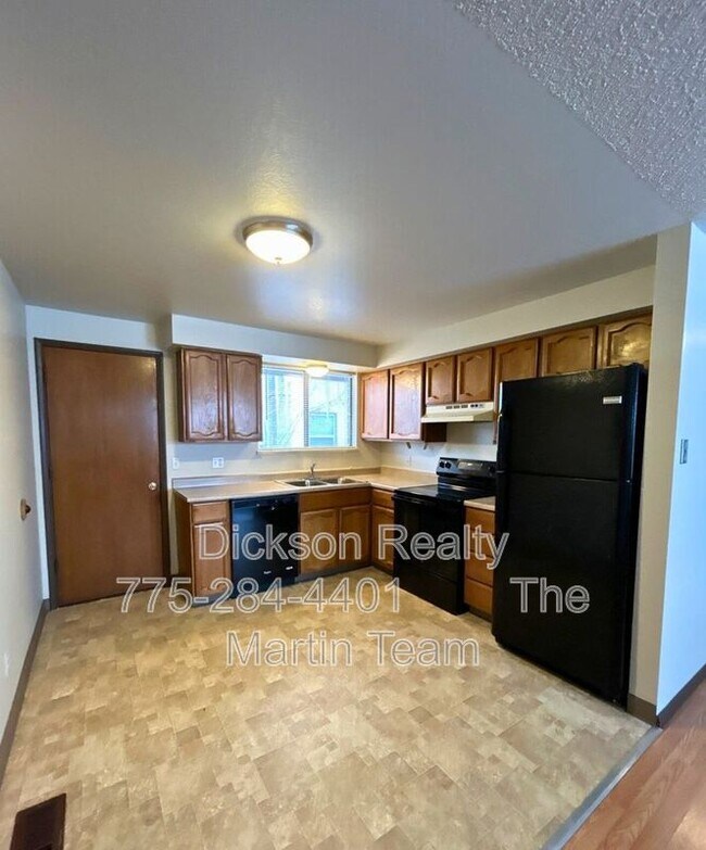 Building Photo - 1128 H St