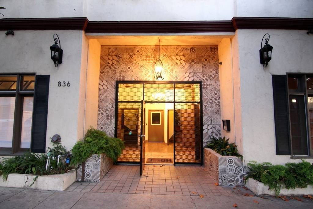 Primary Photo - 864 Sanborn Ave