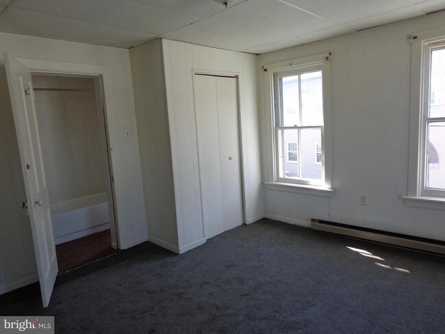 Building Photo - 900 Pope Ave