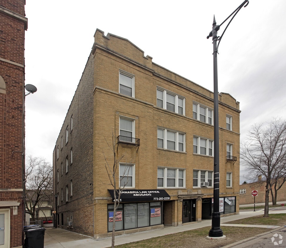 Building Photo - 4421-4425 W Irving Park Rd