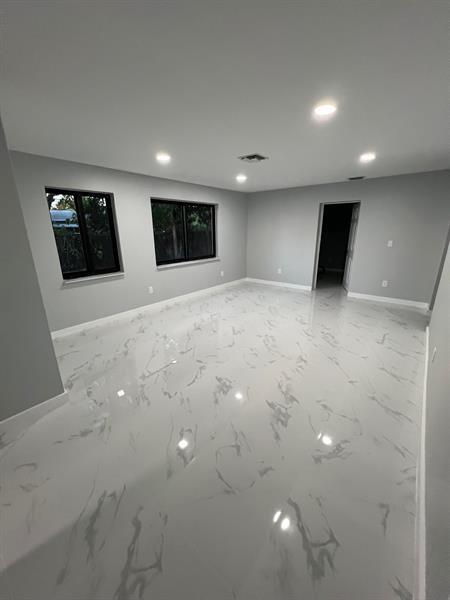 Foto del edificio - 285 NE 43rd St
