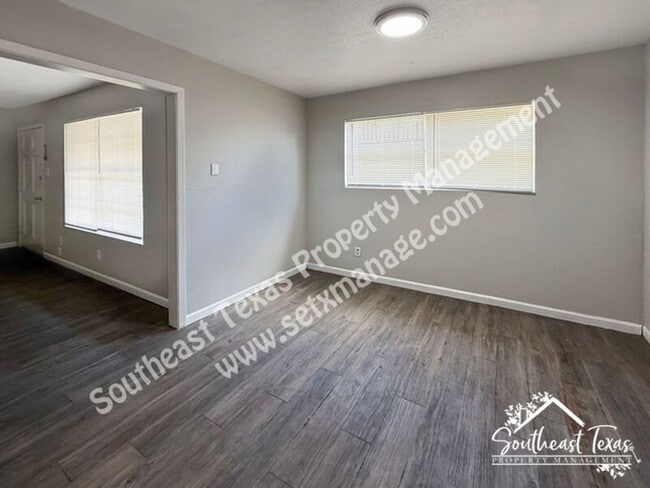 Building Photo - 655 Adams St