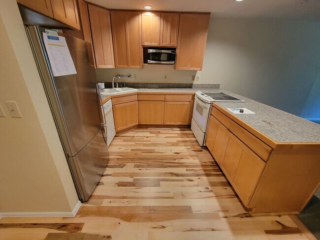 Building Photo - Charming First Floor Condo In Downtown Boulder- Available Immediately through 7/31