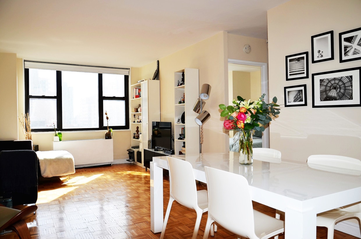 Living room - 201 E 88th St