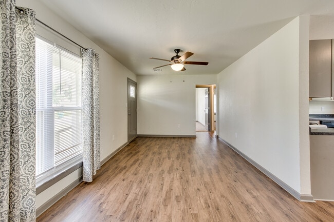 Foto del edificio - 2408 NW 40th St