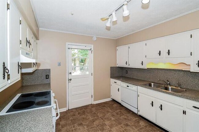 Foto del edificio - 1950 Holly Oaks Ravine Dr