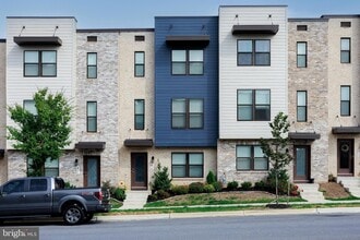 Building Photo - 813 Bond St