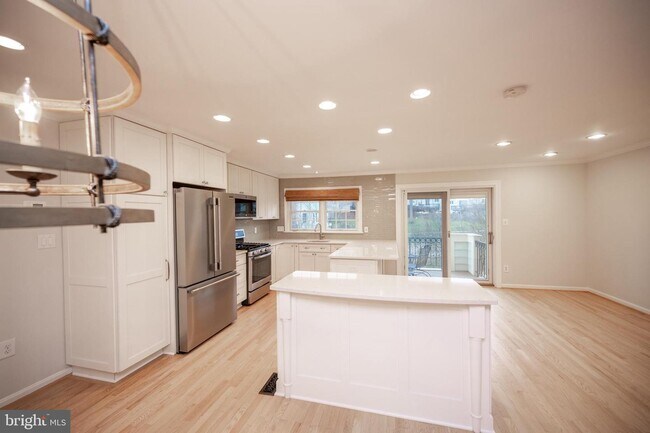 Building Photo - 1127 Quaker Hill Ct