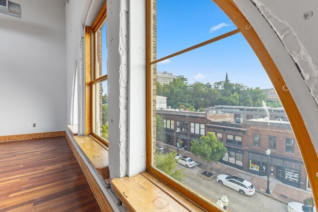 Building Photo - Emporium Lofts