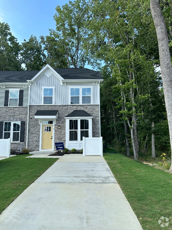 Building Photo - 418 bigwood Dr