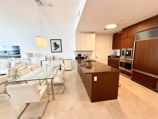 Foto del edificio - 15901 Collins Ave