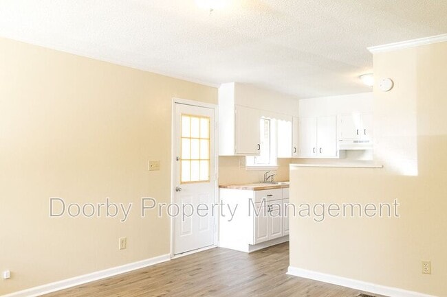Building Photo - 807 Henderson Ave