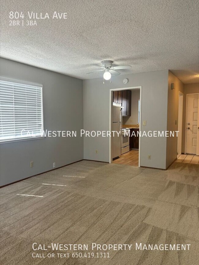 Building Photo - 2 Bed 2.5 Bath Two Story Townhouse with sm...