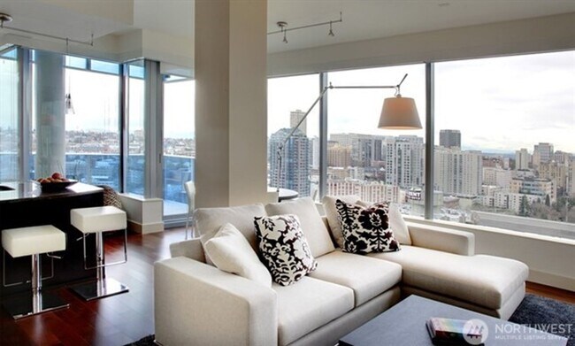Foto del edificio - Stunning 2BR/2Bath luxury condo above Hyatt at Olive 8