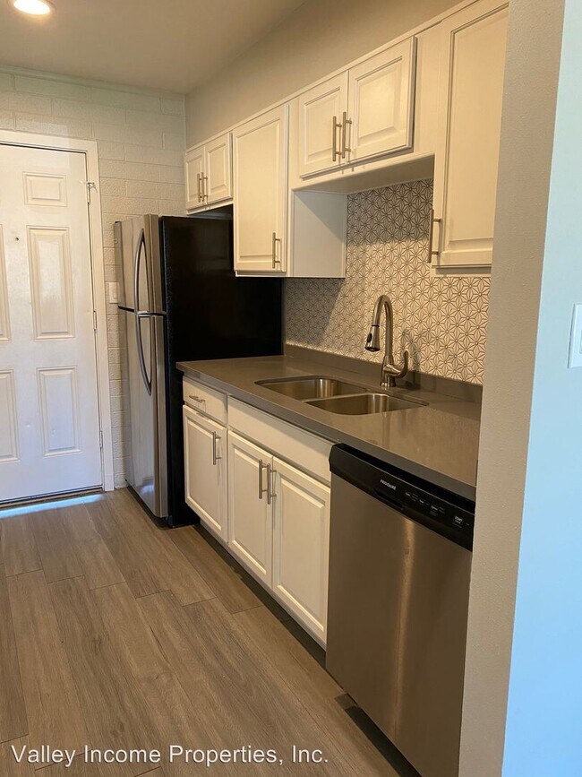 Foto del edificio - 2625-2629 E Turney Ave