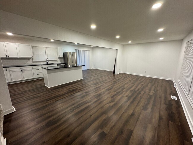 Foto del edificio - Stunning 4 Bed Newly remodeled!