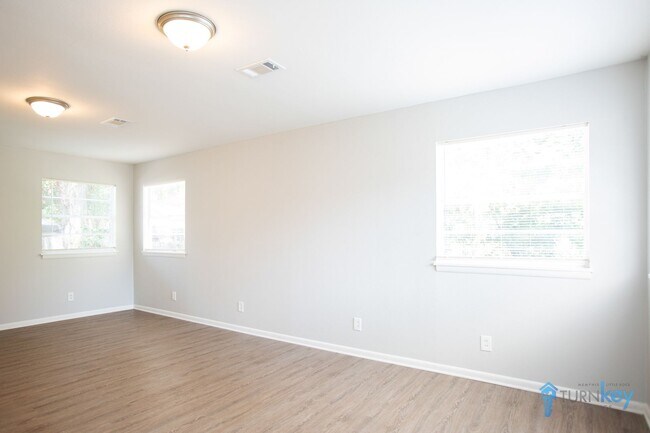 Building Photo - 1600 Orange St