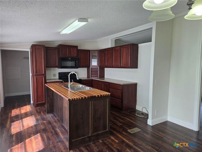 Foto del edificio - 566 Gateway Cir