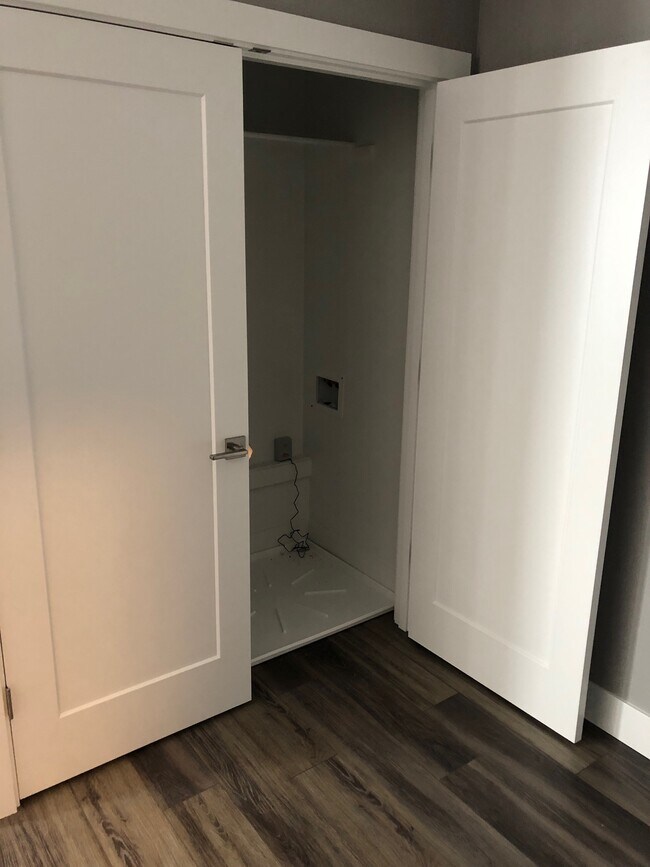 Lavadora-secadora de tamaño estándar - próximamente disponible - 3826-B NE Grand Ave