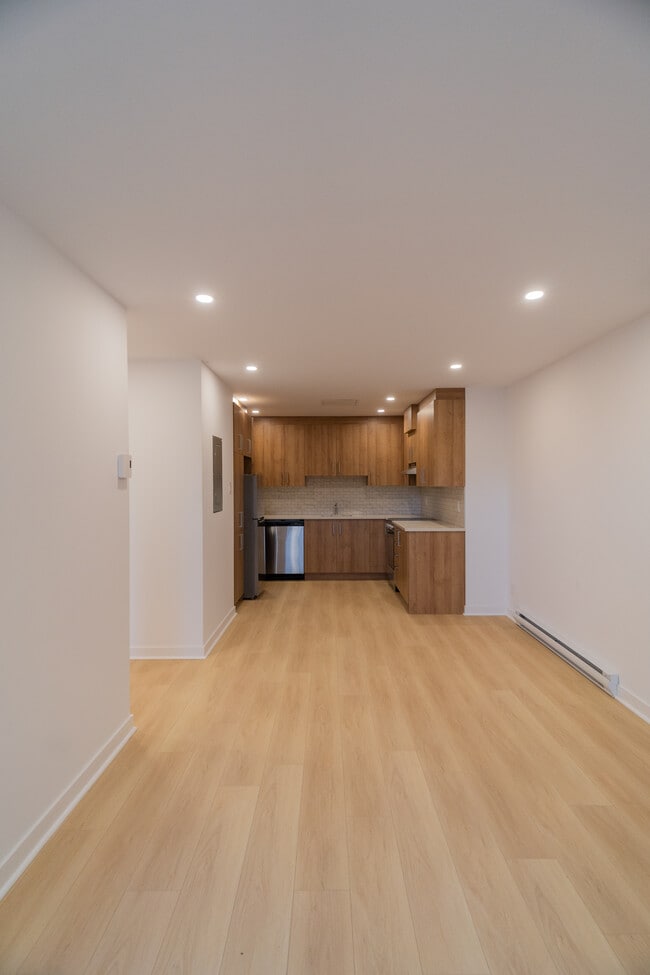 Building Photo - Le Chatel