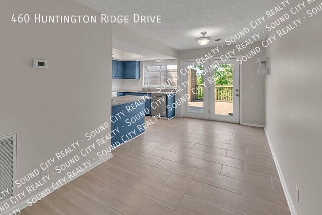 Foto del edificio - 460 Huntington Ridge Dr