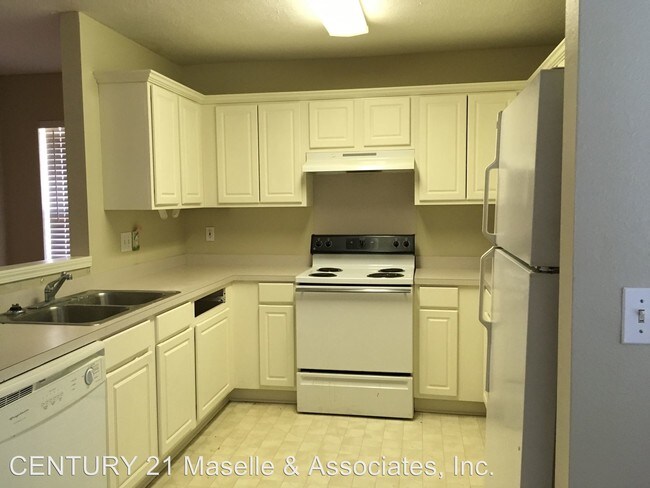 Building Photo - 413 Woodlake Ln