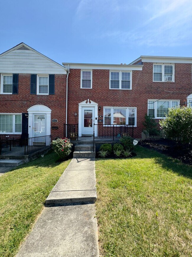 Foto del edificio - Charming 3-Bedroom Townhome with Spacious ...