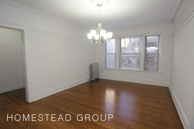 Building Photo - 1216 W Lunt Ave