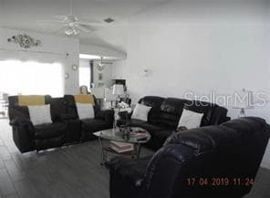 Foto del edificio - 815 Reserve Pl