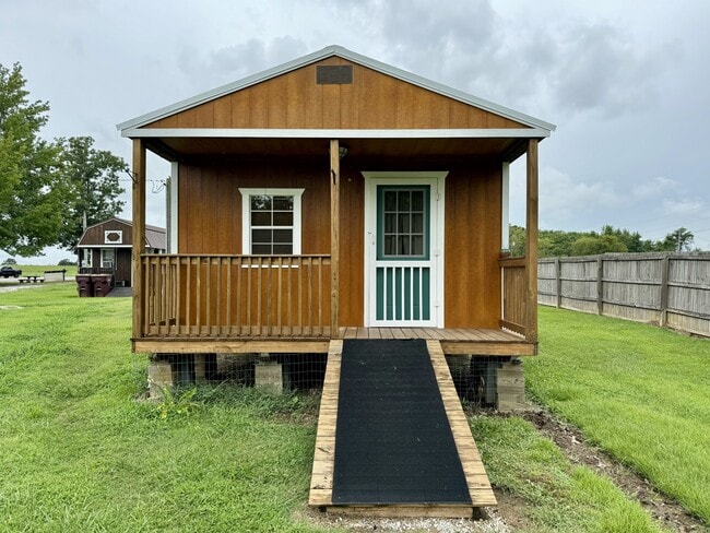 Foto del edificio - 17023 Sledge Rd