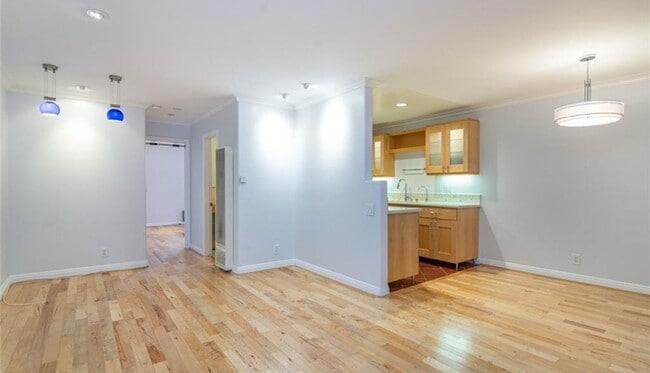 Building Photo - 2311 4th St