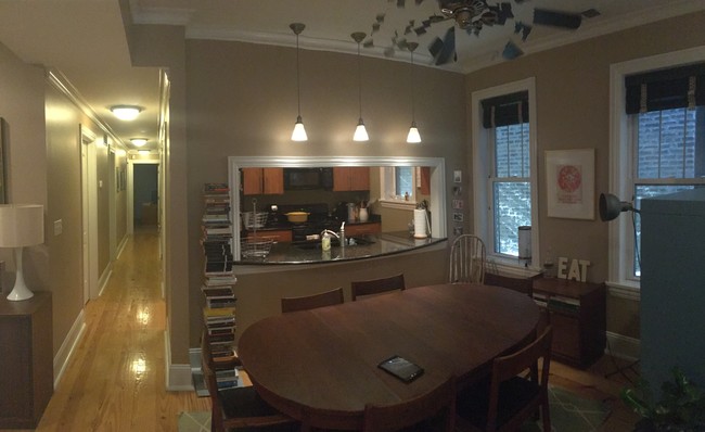 Dining area - 1053 N Wood St
