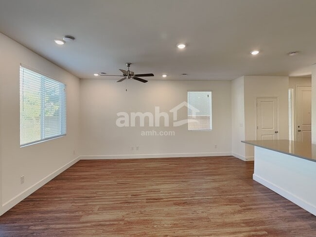 Building Photo - 10132 W Oleta Ave