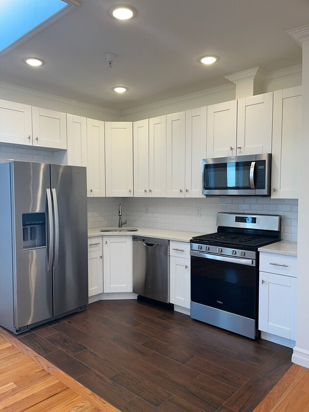 Foto principal - 373 Danforth Ave