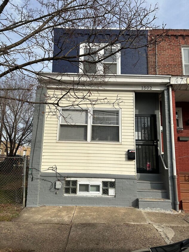 Primary Photo - Beautiful 2 Bedroom End Row Home in Libert...