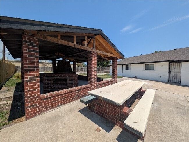 Building Photo - 5201 Hitching Post Ln
