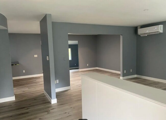 Foto del edificio - 2737 Sarver Ln