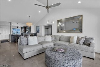 Building Photo - 10684 Gulf Shore Dr