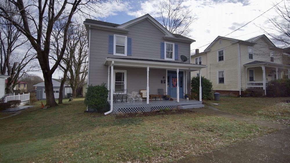 Primary Photo - 3 Bed / 2 Bath Duplex Available 7/20
