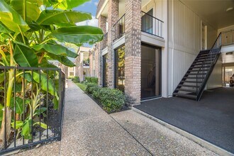 Building Photo - 7555 Katy Fwy