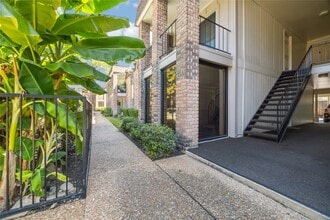 Building Photo - 7555 Katy Fwy