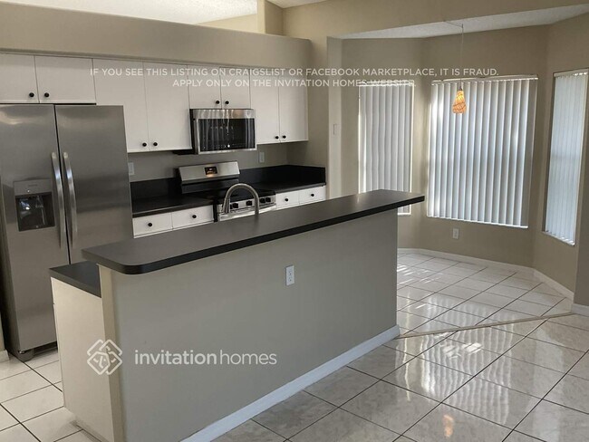 Foto del edificio - 18863 NW 24th Ct