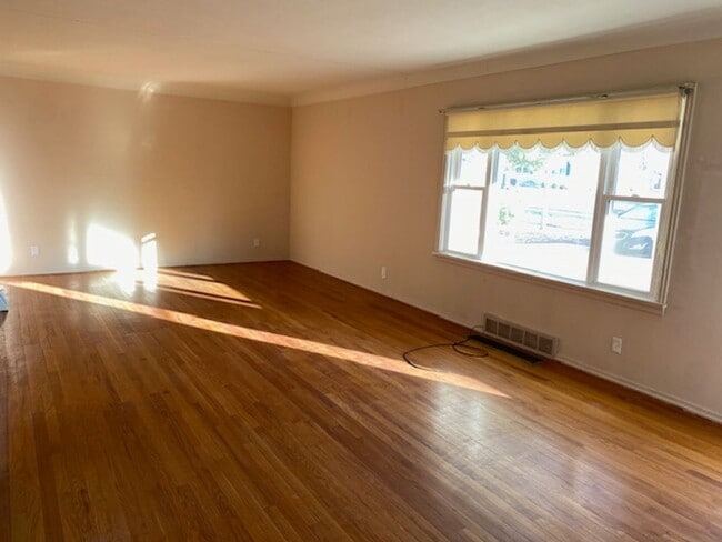 Photo - Large 3 bed ranch in Granite City House