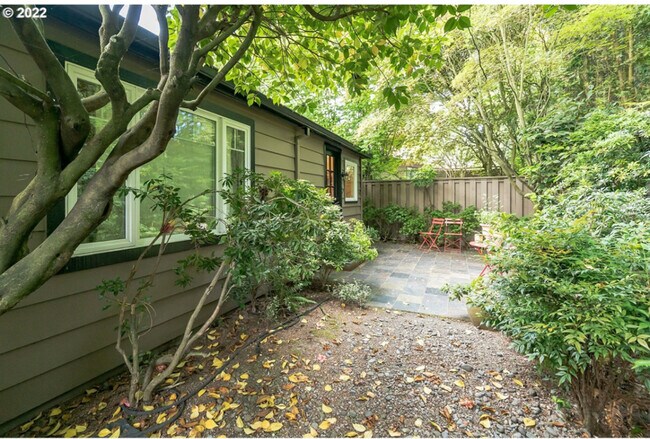 Building Photo - 9125 SW Monterey Pl